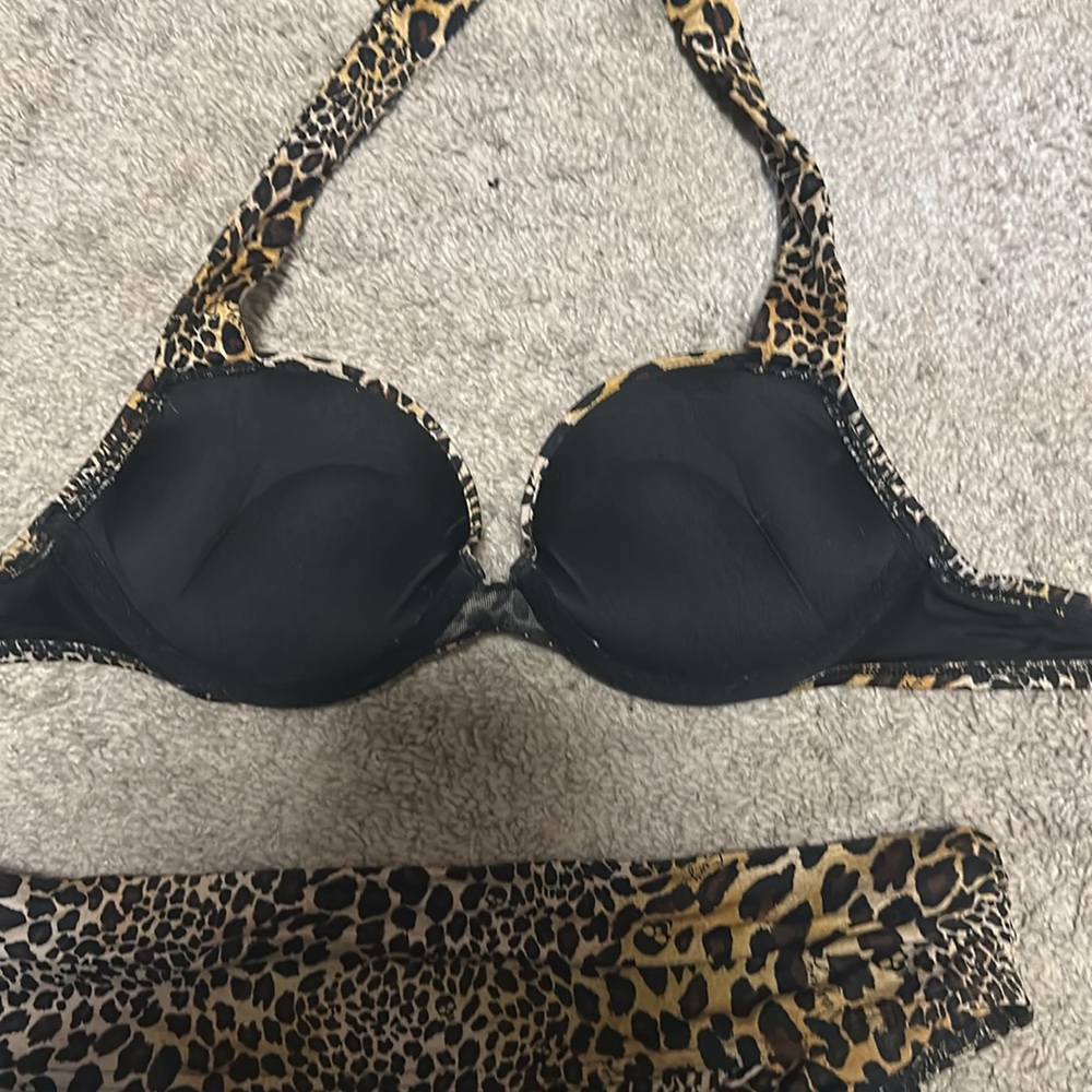 Victoria secret push-up leopard bikini 34b and medium bottoms - Picture 2 of 2